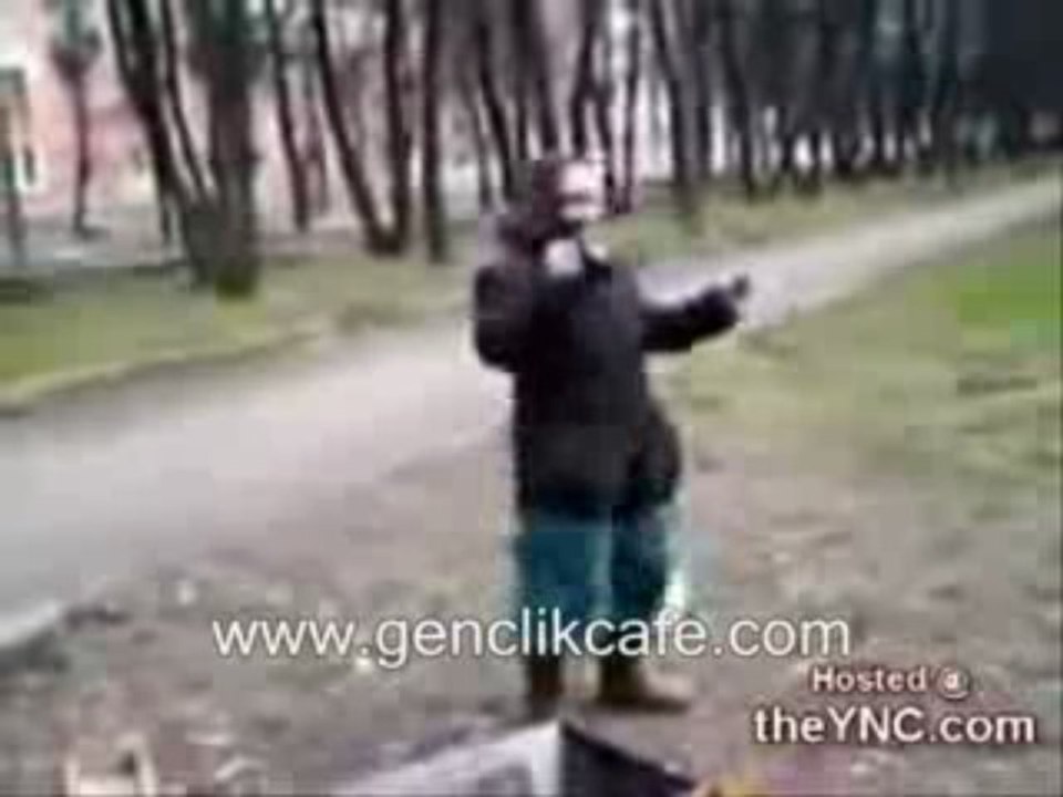 Teyze Kopuyor