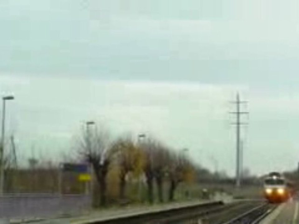 passage d'une CC72001 + voitures corails a 140km/h