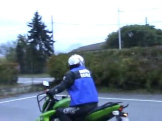 demi tour à droite en moto