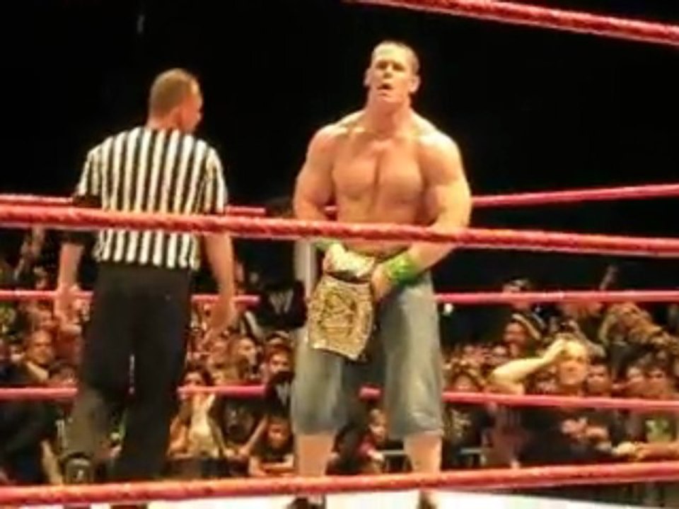 Sheamus tente de tricher mais John Cena l'emporte !!