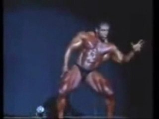 bodybuilders danse sur un séga