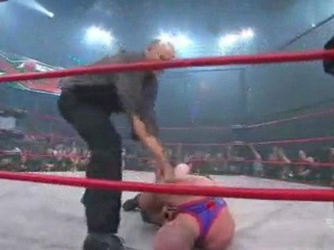 20091022 Desmond Wolfe Attacks Kurt Angle in the ring