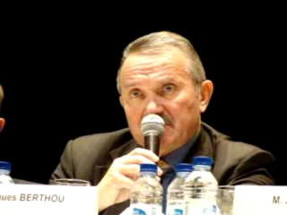 Maires de l'Ain : Jacques Berthou au sujet de la poste