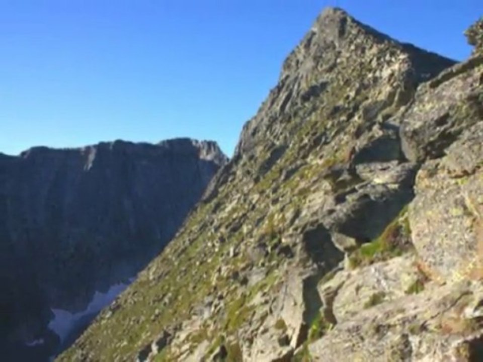 Le pic du Canigou et sa cheminée emblématique_0002