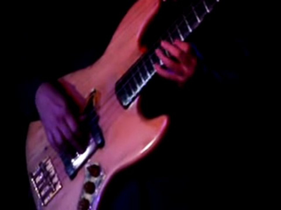 Xavier Padilla Bass solo with Kwarel