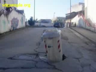 Chi ha detto che a Napoli non usiamo i bidoni per la ...