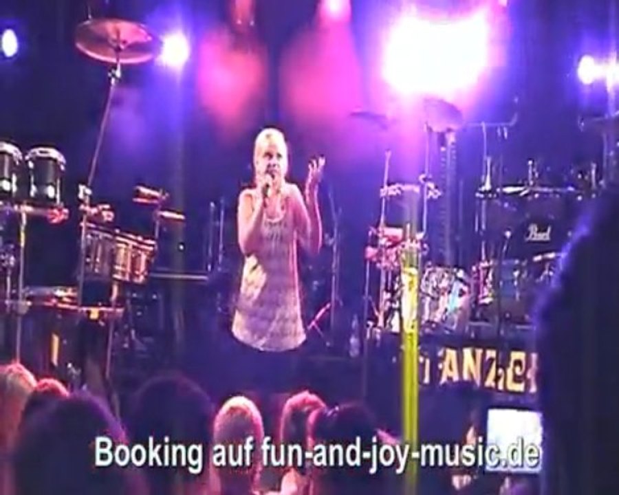 Jo Marie Dominiak singt This Is The Life