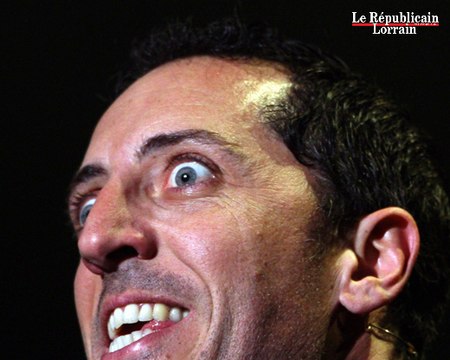 Gad Elmaleh prépare un show avec musiciens et danseurs