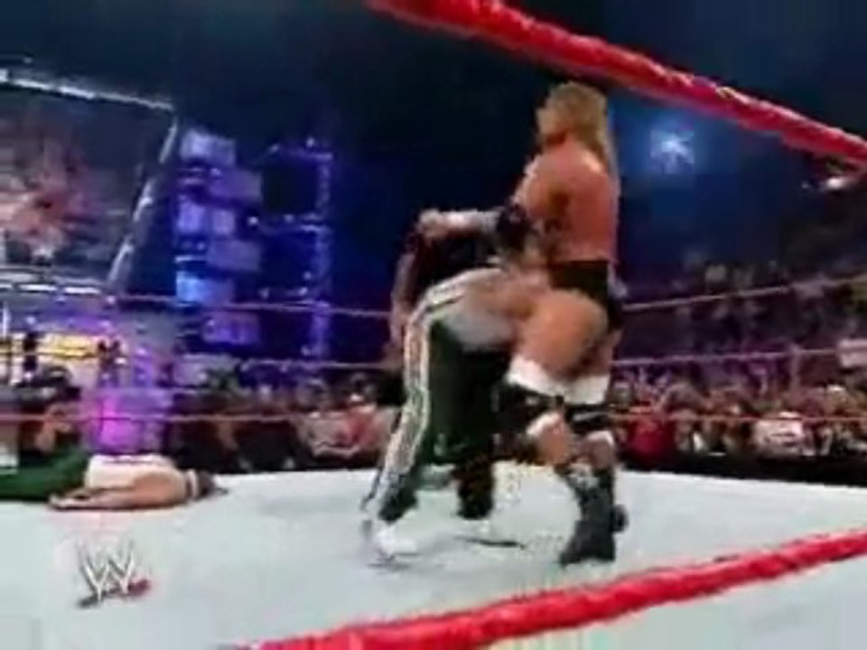 shawn qui aide hhh vs the spirit squad