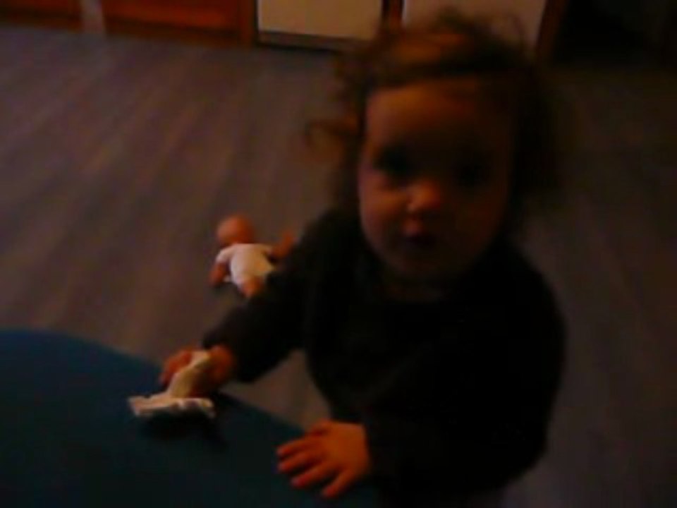 Alice se mouche