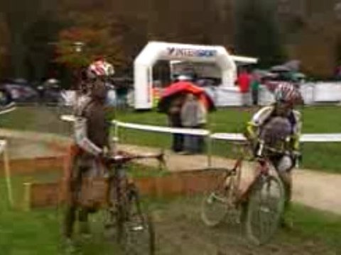 Francis Mourey, vainqueur du 20e cyclo cross de Rioz (70)
