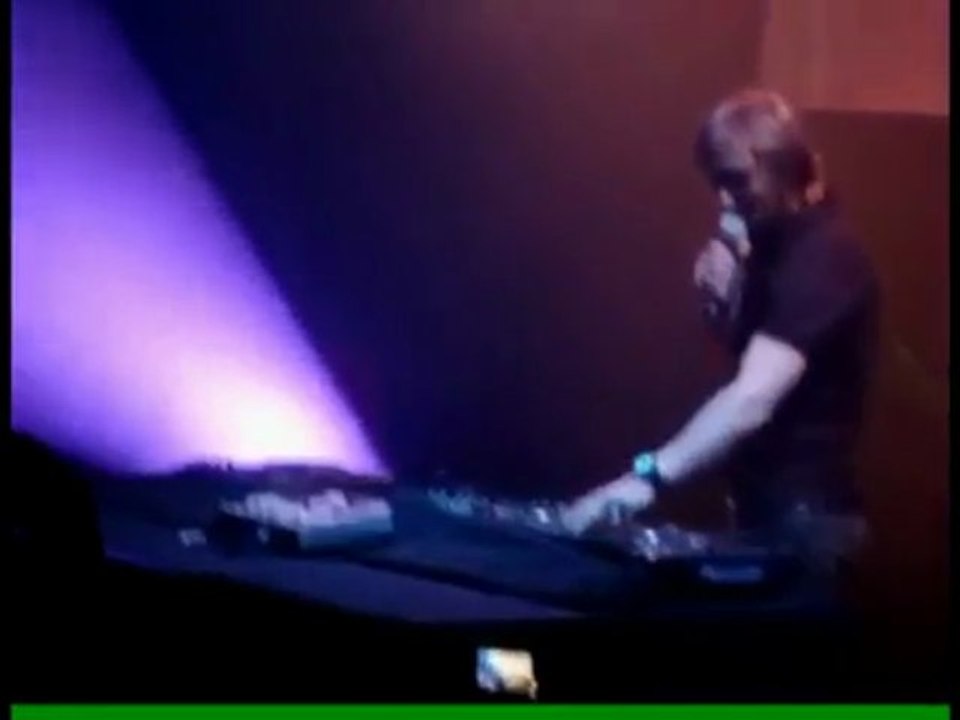 David Guetta se plante en live !!