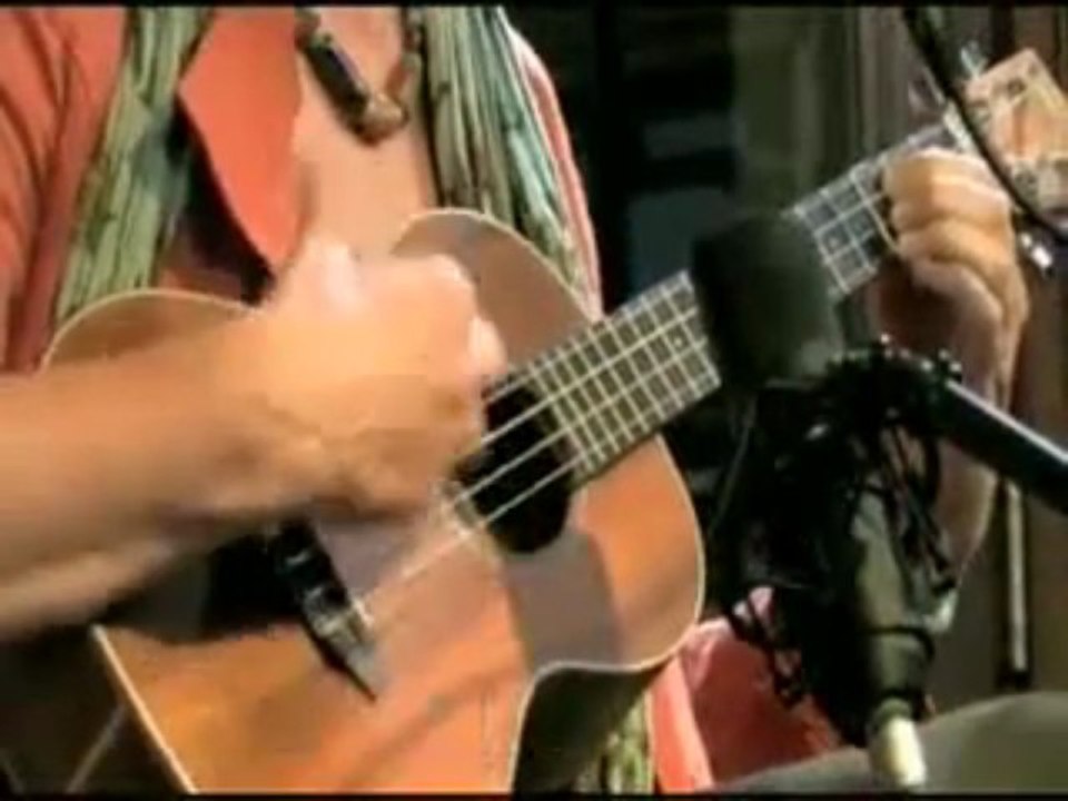 "yağmur yağar taş üstüne" - Brenna MacCrimmon
