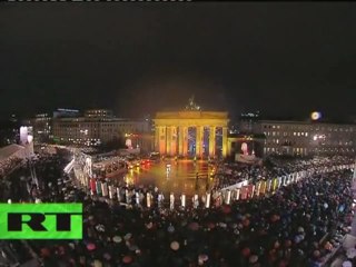 Obama Surprise addresses Berlin on the fall of the Wall