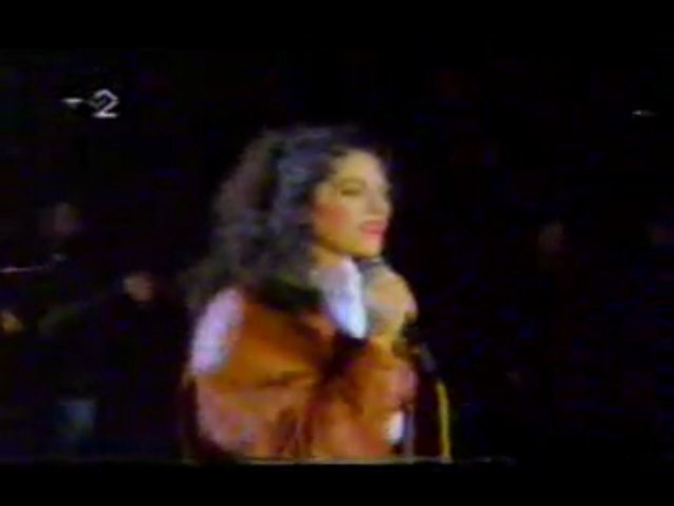 Aşkın nur yengi-Öyle bakma