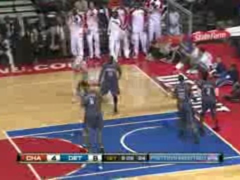 NBA Ben Gordon connects with Jonas Jerebko on the alley-oop