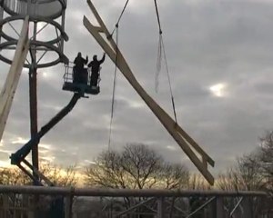 Montage de la charpente de l'école de cirque