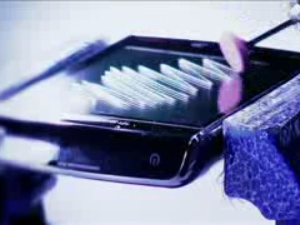 Blackberry Storm 2 - Screen Scratch Test