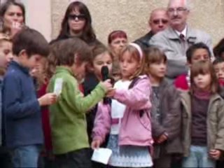 11/11-les enfants recitent une poésie