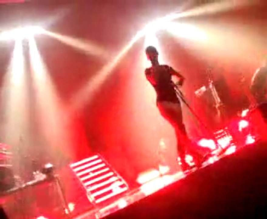 11/11/09 - Superbus Amnéville - I Wanna Be U