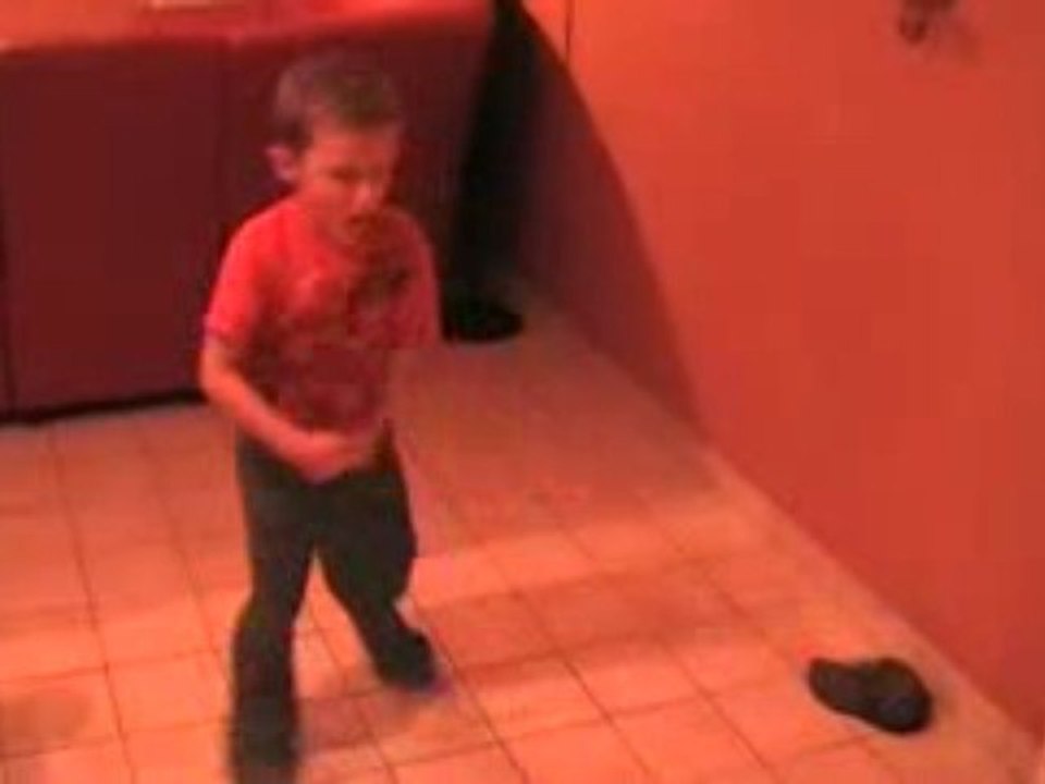 ALEXIS QUI DANSE LE HIP HOP