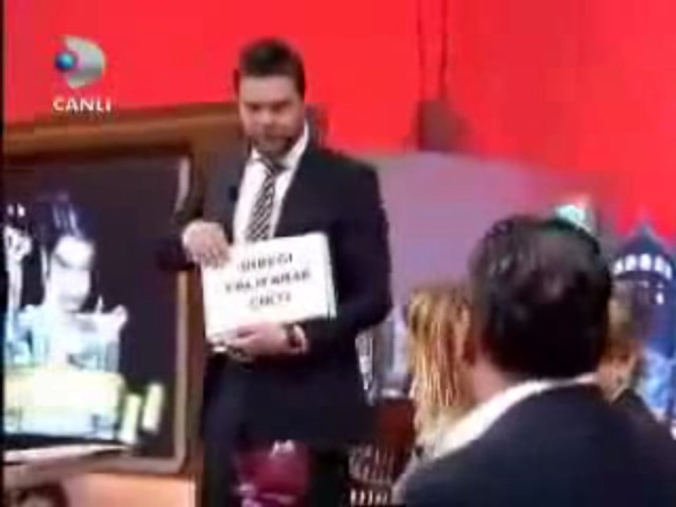 Beyaz Show-Futbol Spikeri(:
