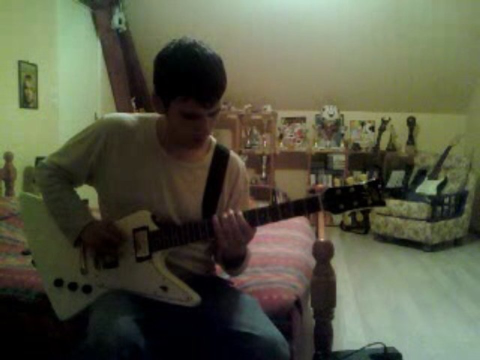 a la manière de jimi hendrix a la guitare