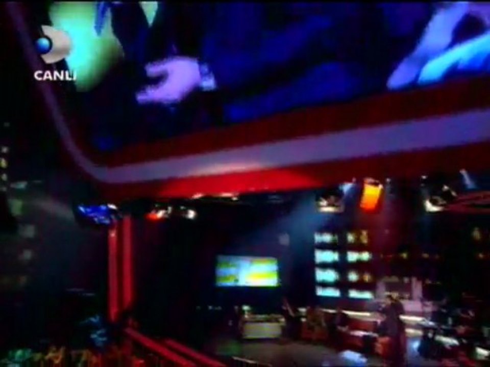 Beyaz Show Memati "Bu Şehir Girdap Gülüm Türküsü"