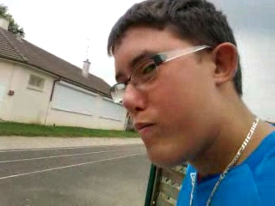 Foot magnifique tir dans une poubelle!  ;p