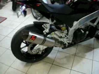 aprilia rsv4r avec akra