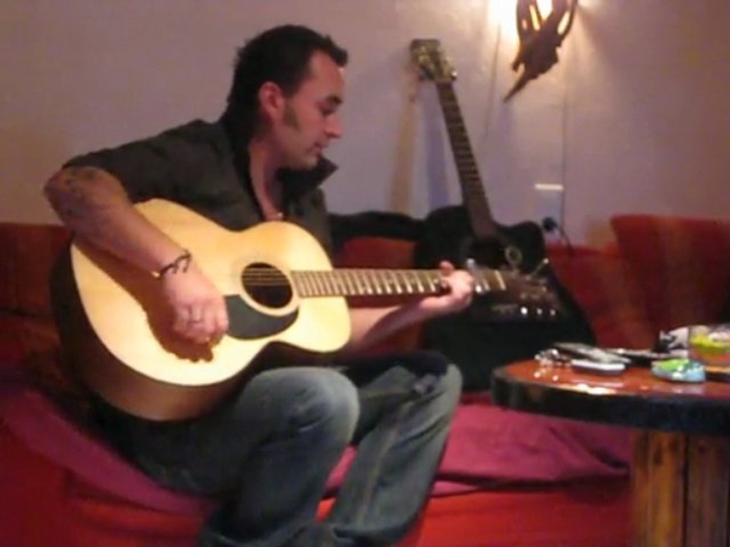 ⁣guitare acoustique j ai attraper un coup de soleil