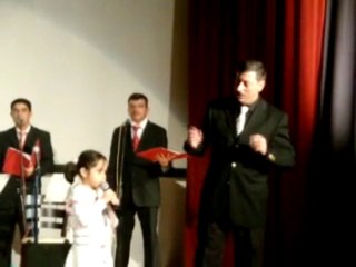 POPSTAR MÜFTÜNÜN MİNİK KIZI NİHAN-ALAY MARŞINI OKUDU....