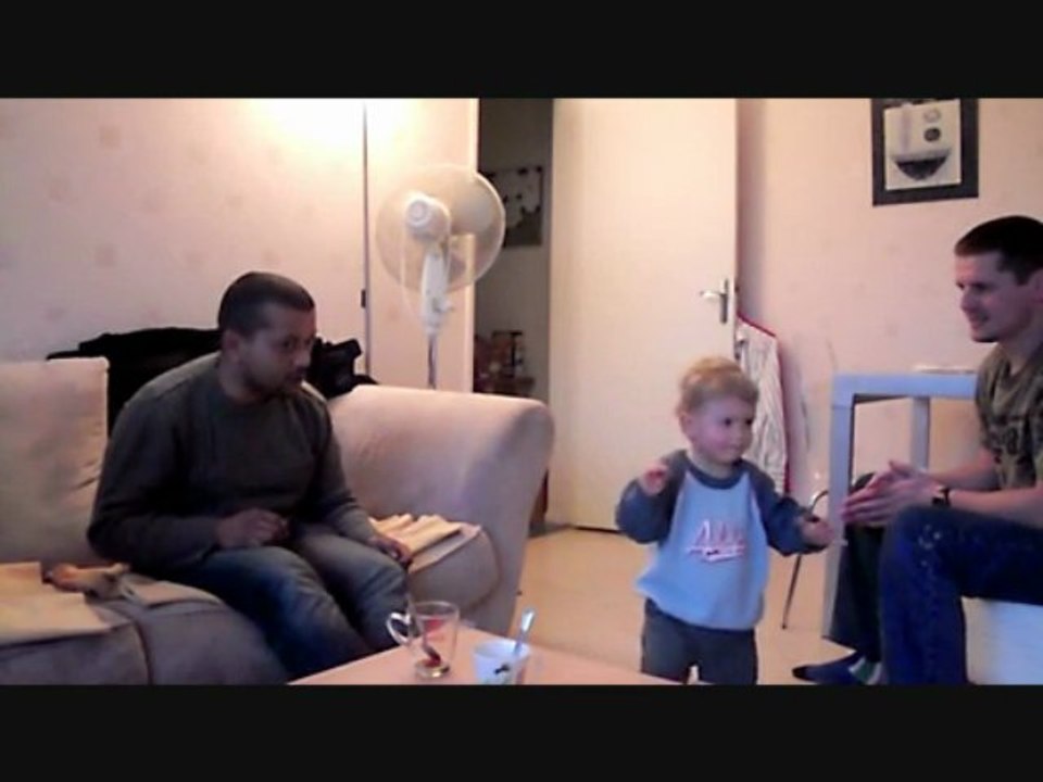 Estéban marche tout seul