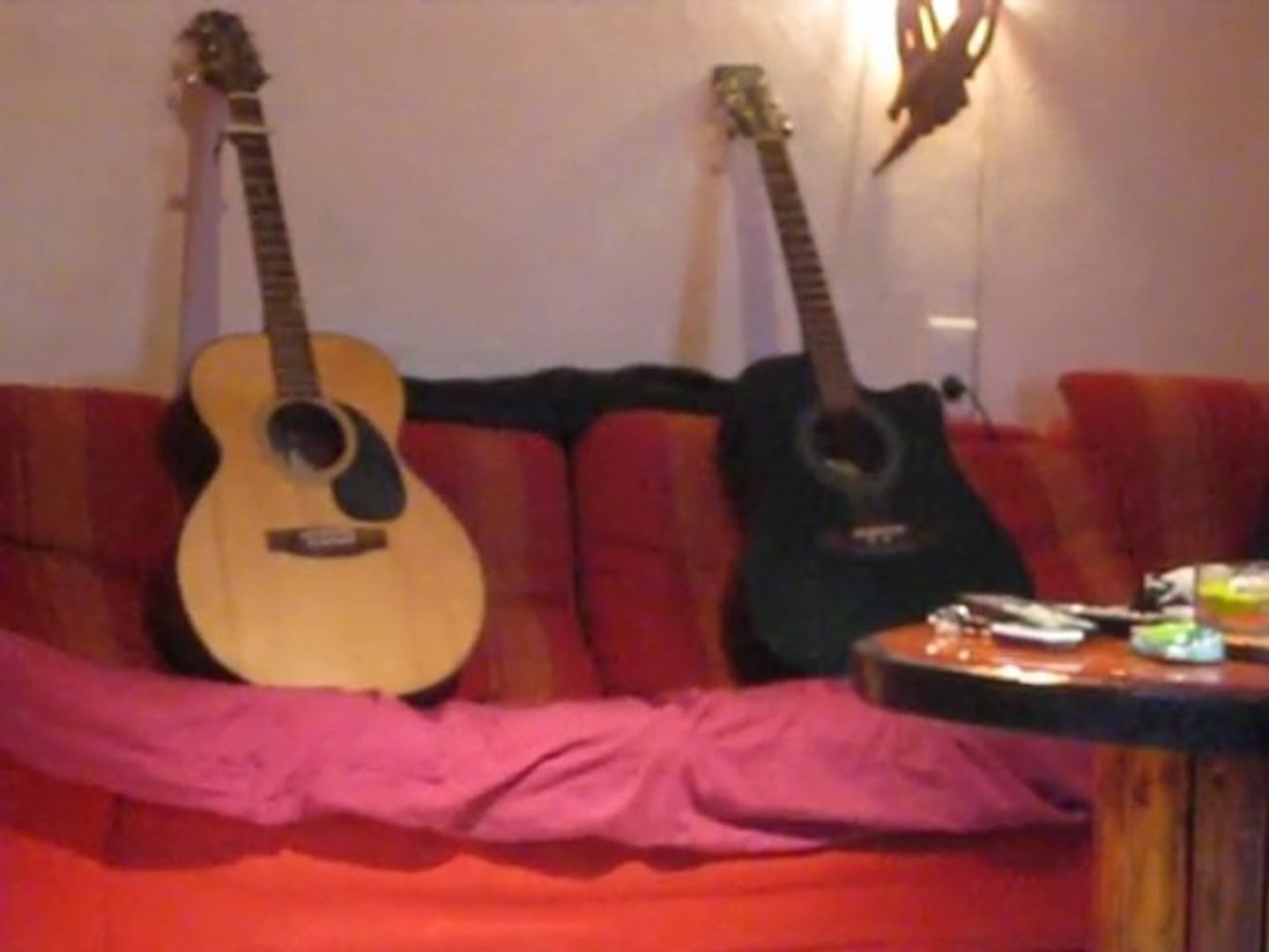 ⁣guitare acoustique  j ai attraper un coup de soleil