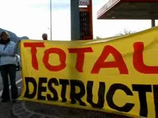 Greenpeace Chambéry Action Sables Bitumineux Total