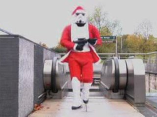 Petit Papa Trooper – Le retour du Stormtrooper de Noël