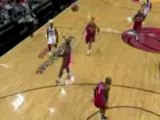 NBA Dwyane Wade takes the alley oop pass from Mario Chalmers