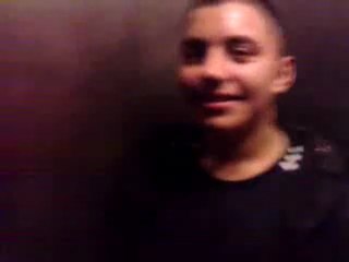 ptdr bloqué dans  l'ascenseur