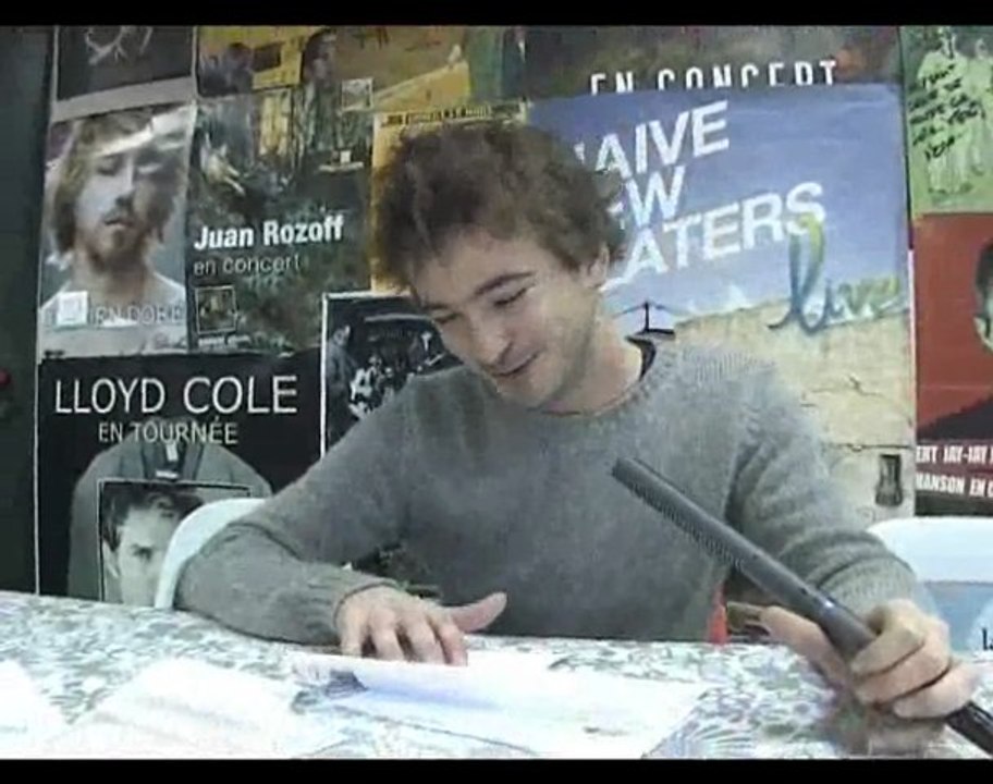 Renan Luce répond aux questions de ses potes de lycée