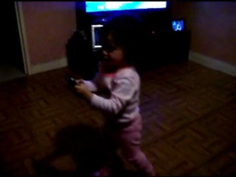 Lisa danse sur Bob Sinclar