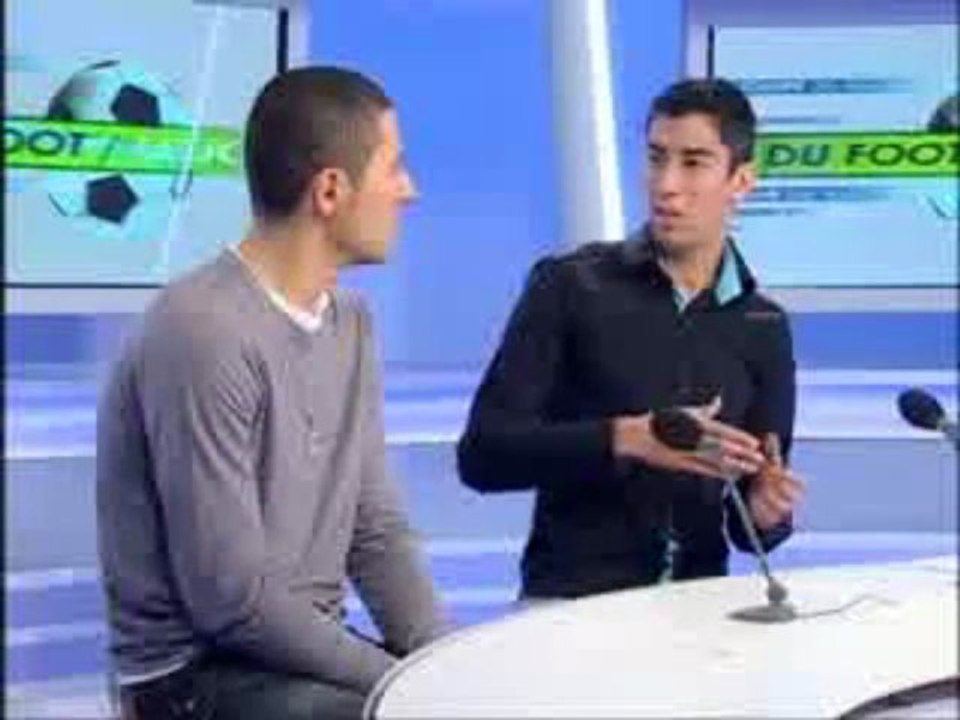 antar Yahaya Devant la télé Française