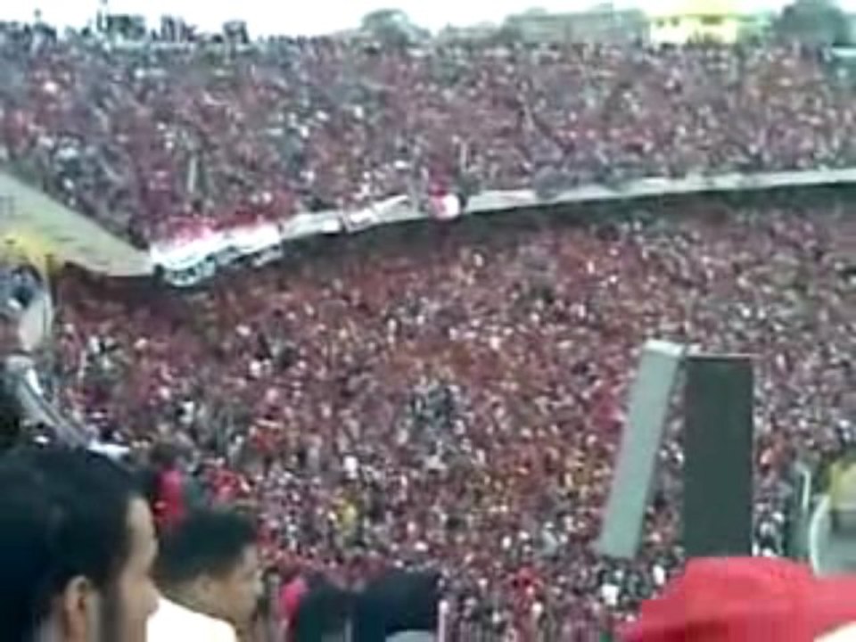 80 milliers de fans égyptiens dis: "O Seigneur - Ya Rab"