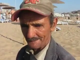 P'tite chanson insolite à la plage au Maroc