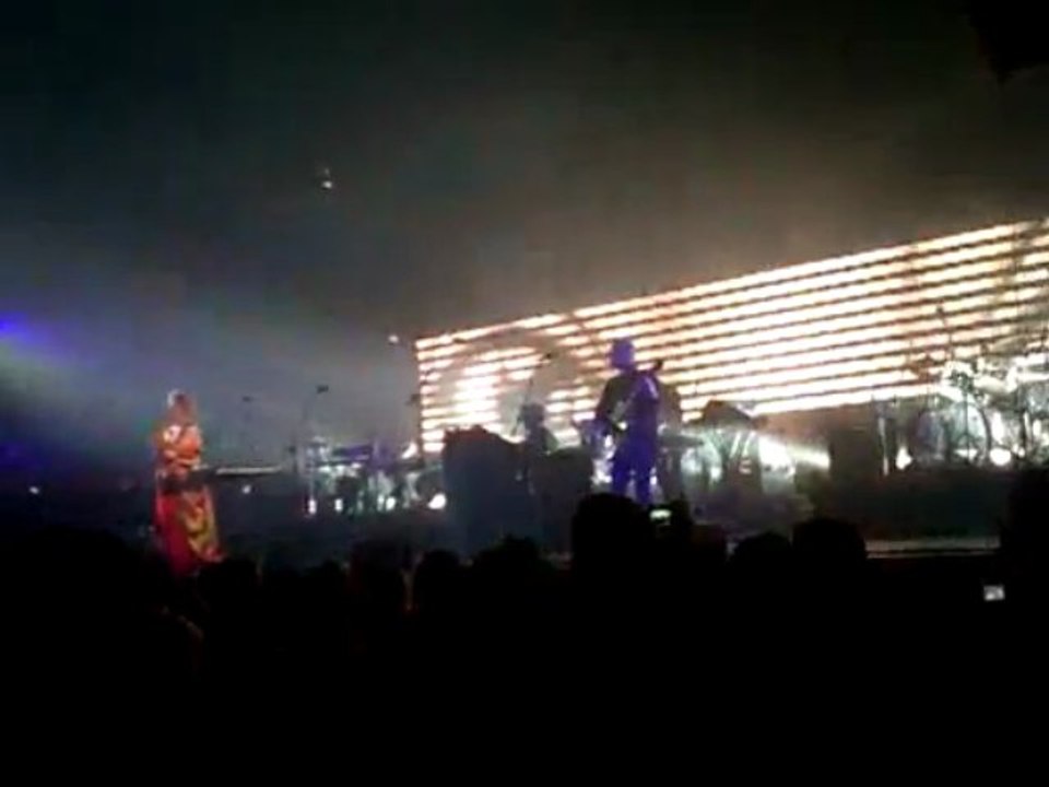 Massive Attack - Teardrop - Live in Metz Arena (France)
