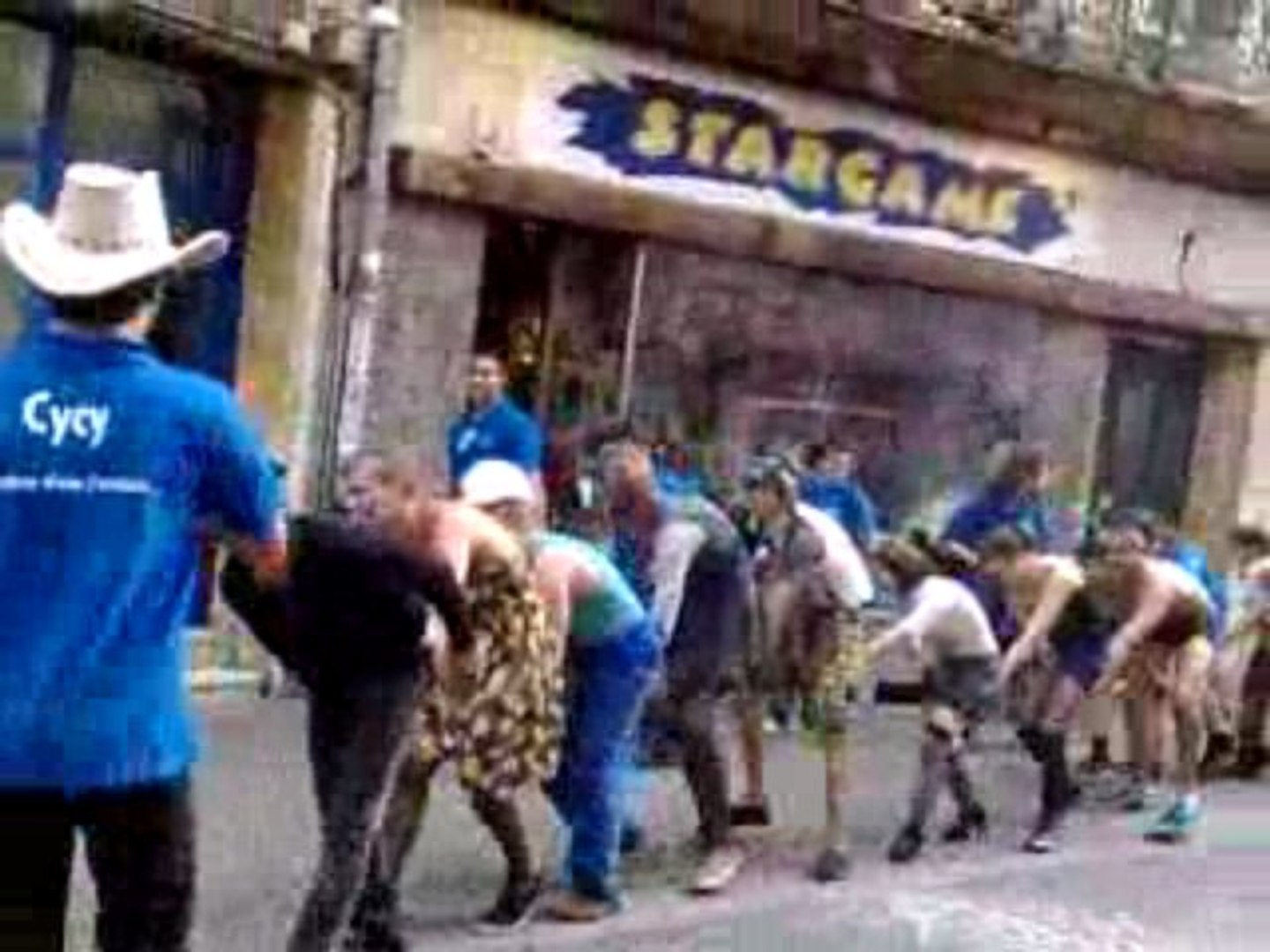 J Ai Quelque Chose De Pointu Video Dailymotion