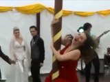 Comment gacher la fête de mariage (pole dance et alcool)