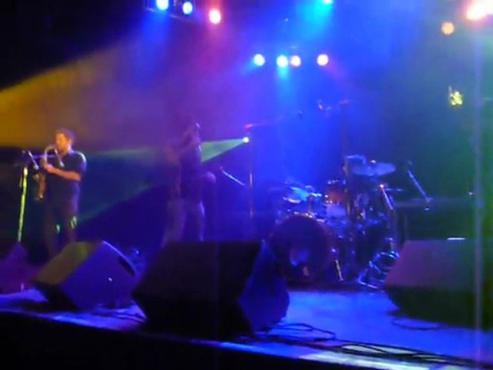 Iswhat?!  live @ Victoire2  part1