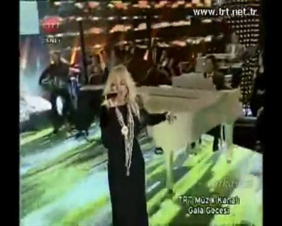 Ajda Pekkan Yalan dünya TRT GALA