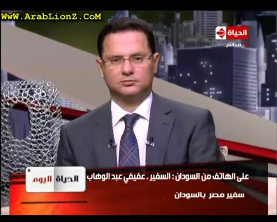 Egyptian team is being attacked by the masses of Algeria in