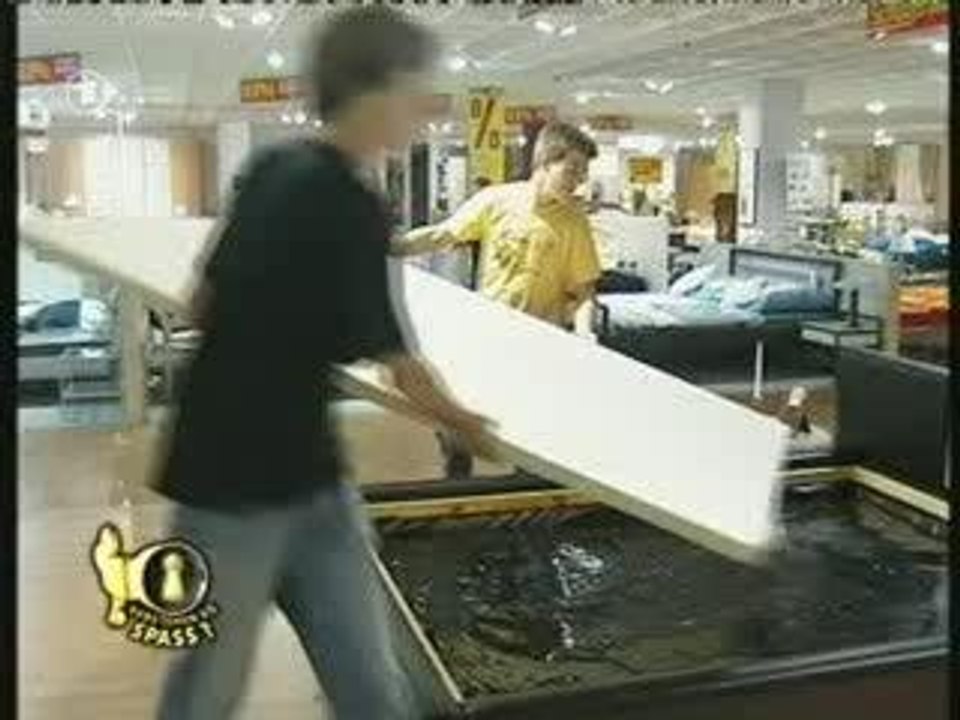 Caméra caché matelas...mouillé!